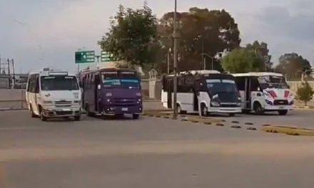 Video: Microbuseros juegan al ‘Fast and Furious’  afuera del estadio del Puebla