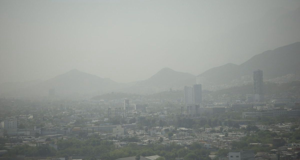 Calidad del aire se encuentra en niveles extremadamente malos en Monterrey