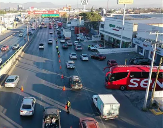 Saltillo: Regresó el operativo vial al cruce del periférico y Valdez Sánchez