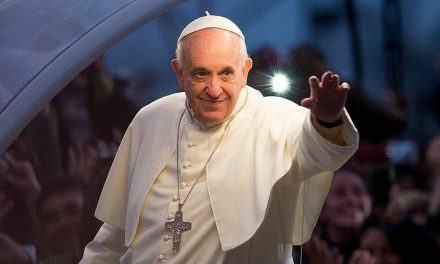 El Papa Francisco sigue mejorando y participa en ejercicios espirituales desde el hospital