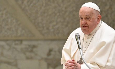 El Papa Francisco agradece oraciones desde el hospital y sigue con fisioterapia respiratoria