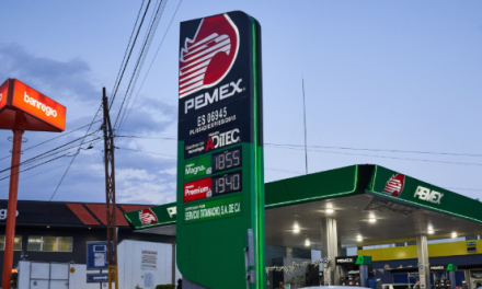Llama Sheinbaum a reportar gasolineras que vendan el litro regular arriba de 24 pesos