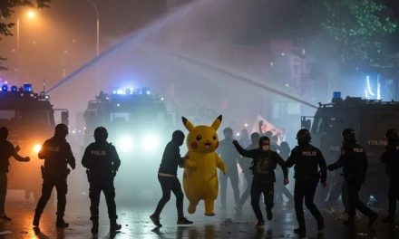 Aparece Pikachu en protestas contra el gobierno en Turquía