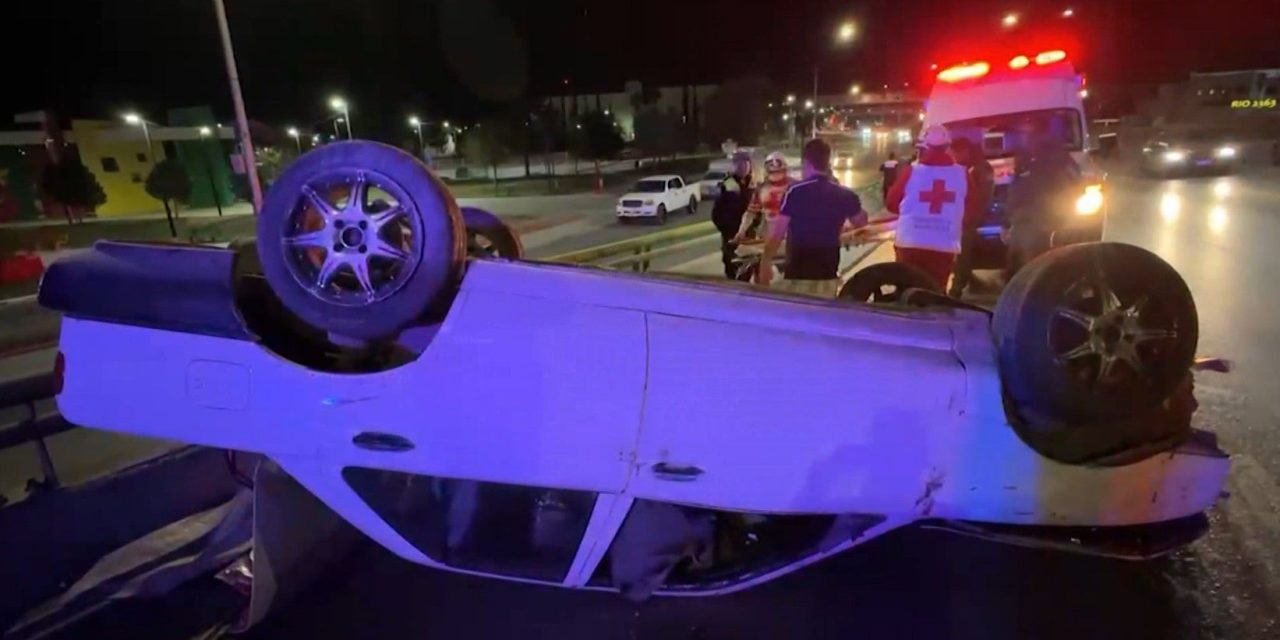 Joven termina inconsciente tras volcarse en Saltillo