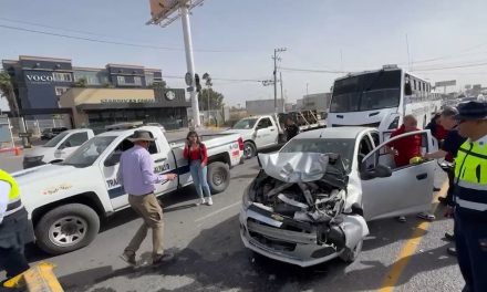 Accidente de bulevar V. Carranza deja a una persona herida