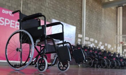 Normas migratorias de Estados Unidos complica entrega de sillas de ruedas
