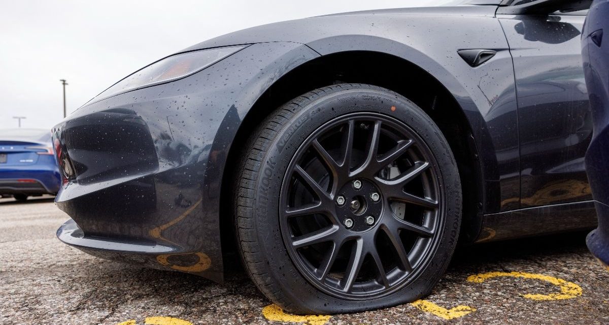 Vandalizan 80 autos Tesla en Canadá en protesta contra Elon Musk