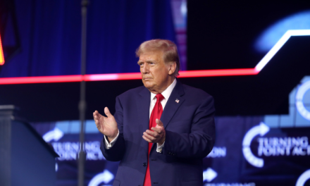 Trump anunciará aranceles a autos importados antes del 2 de abril