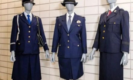 Japón elimina las faldas del uniforme de la Policía después de 50 años