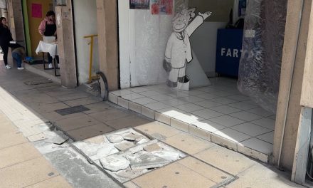 Van por registros dañados en calles del centro de Saltillo