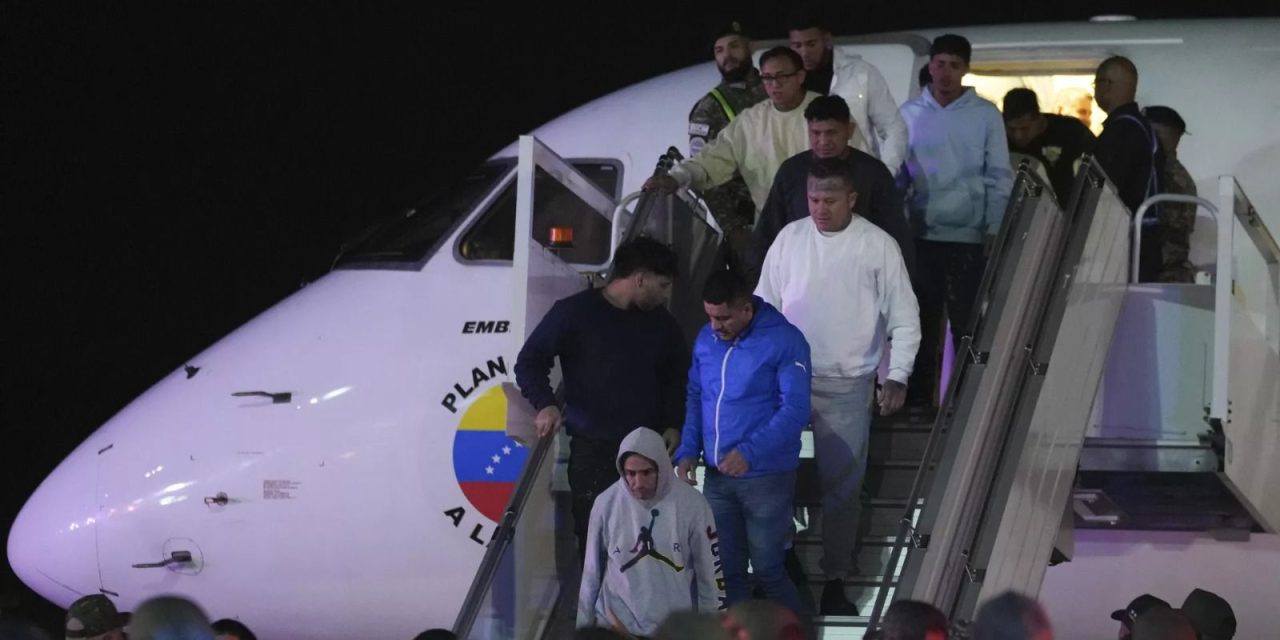 Venezuela reanuda vuelos con migrantes deportados desde EE.UU.