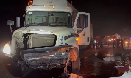 Cinco lesionados y daños materiales en choque frontal en Ramos Arizpe