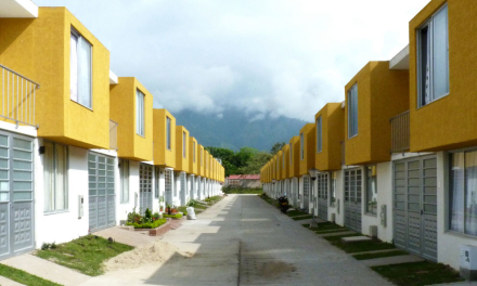 Maestros enfrentan créditos impagables para vivienda en Coahuila