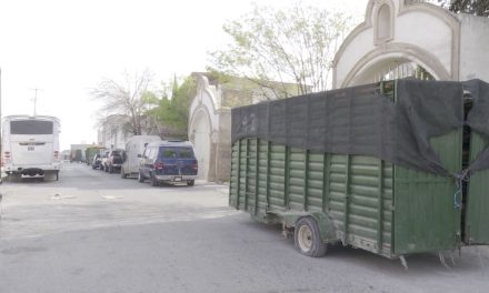 Invaden la calle y las banquetas con material reciclable