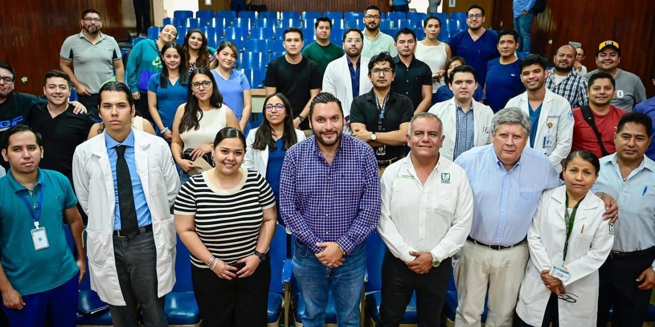 Recibe Carlos Villarreal a médicos especialistas del IMSS