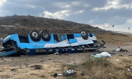 Realizan velorio a fallecidos en volcadura