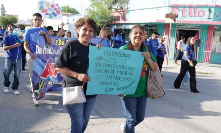 Realizan caminata en Sabinas para sensibilizar sobre el autismo