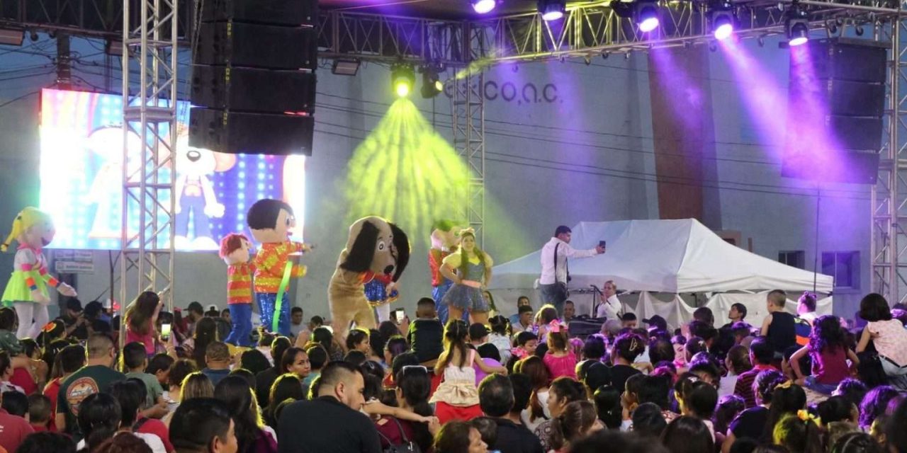 Festejan a niñas y niños en San Juan de Sabinas