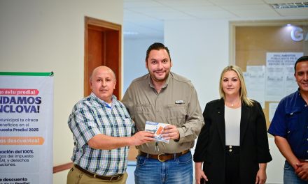 Entrega Carlos Villarreal premios a ganadores de sorteo del predial
