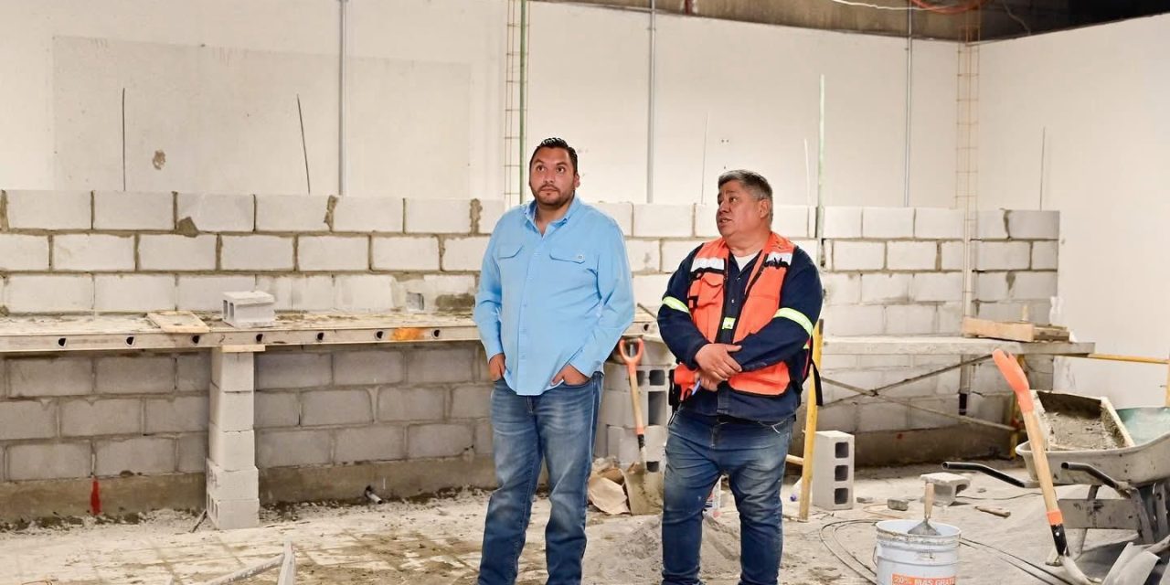 Carlos Villarreal supervisa avances del nuevo Centro de Control y Comando