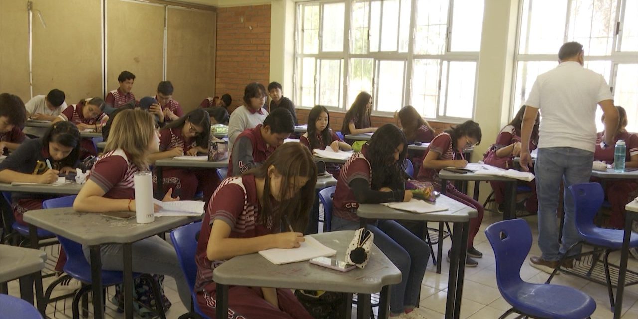 Arranca la entrega de tarjetas de la beca Benito Juárez