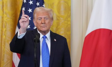Cae popularidad de Trump a la cifra más baja para un presidente de Estados Unidos