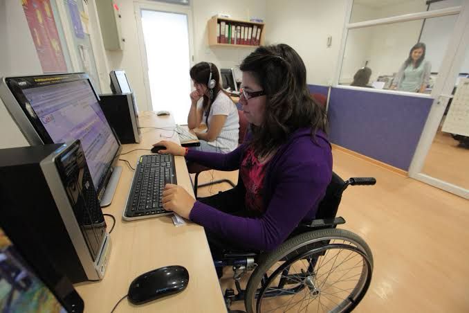Acuña impulsa la capacitación de personas con discapacidad