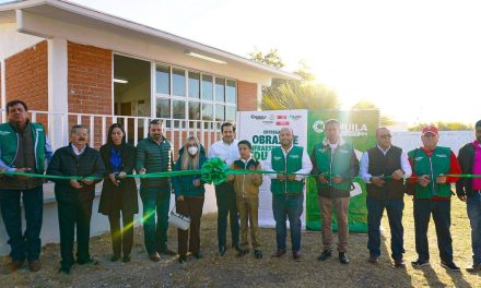 Gobierno del estado entrega aula en escuela de Piedras Negras