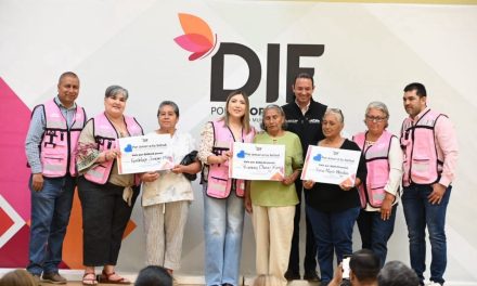 DIF Acuña entrega apoyos alimentarios a adultos mayores