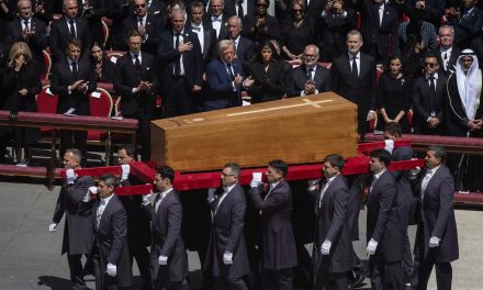 Dan el último adiós  al papa Francisco