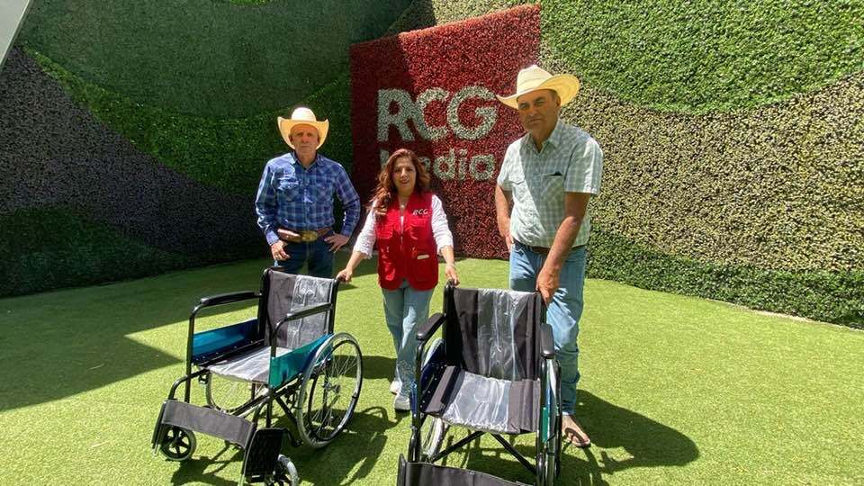 Recibe Fundación RCG donación de silla de ruedas