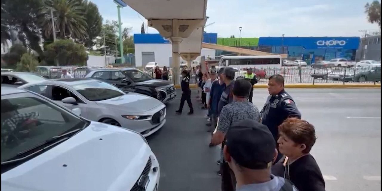 Protestan pacientes para pedir hemodiálisis