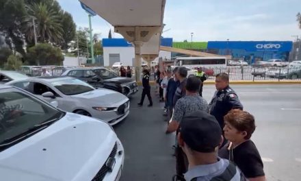Protestan pacientes para pedir hemodiálisis