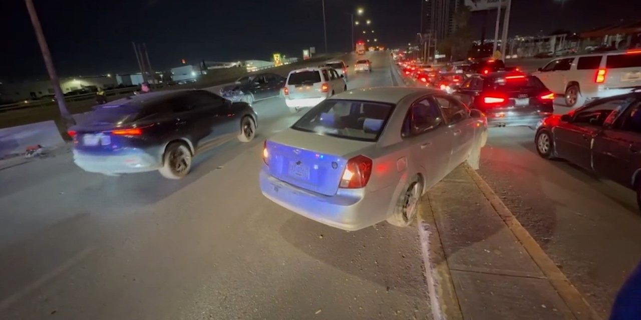 Accidente en el bulevar Nazario Ortiz Garza genera caos vial y daños materiales