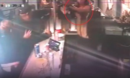 Hombre intenta romperle una botella en la cabeza a mesera en un bar del Edomex