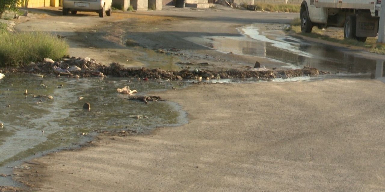 Aguas negras afectan a colonos en Analco, en Ramos Arizpe