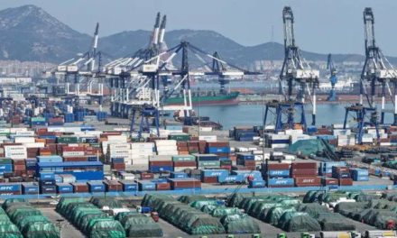 China exige eliminación de aranceles tras exención sobre la electrónica