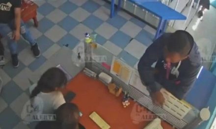 Fingen ser visitantes y aprovechan para robar una escuela en el Estado de México