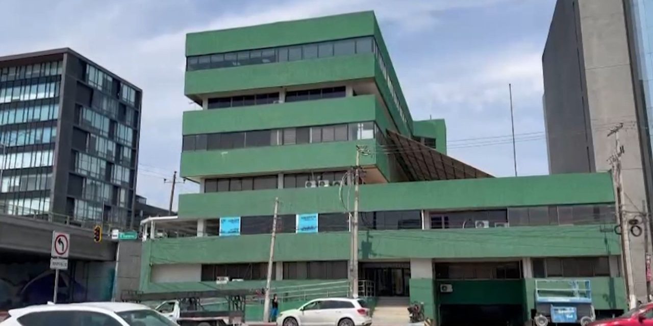 Autoridades del IMSS se reunieron con pacientes que realizaron manifestación