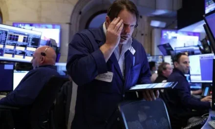 Wall Street se desploma: Dow Jones cae 2,231 puntos y mercados globales en crisis por guerra comercial