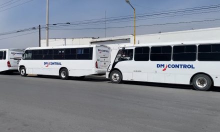 Camiones de transporte se adueñan de  las vialidades en la colonia Mesa de Lourdes
