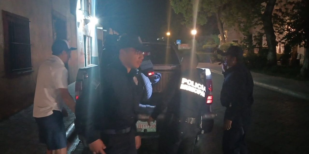Camioneta derriba a motociclista en Parras