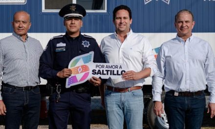 Entrega Javier Díaz oficina móvil de seguridad