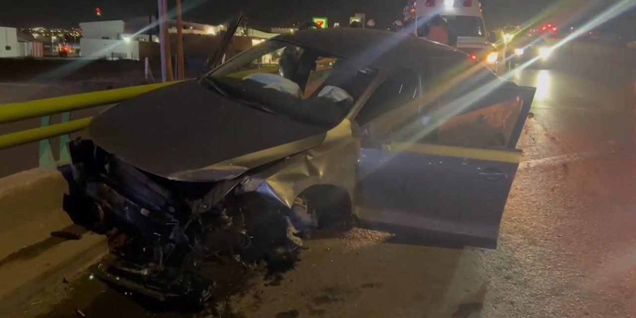 Choca y destruye su automóvil durante la noche del sábado en Saltillo