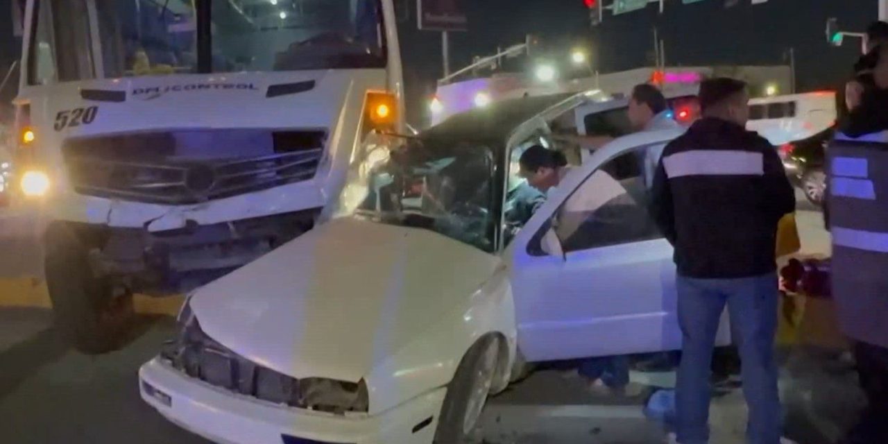 Conductor lesionado en aparatoso choque sobre Periférico