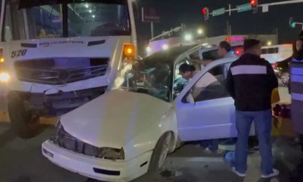 Conductor lesionado en aparatoso choque sobre Periférico