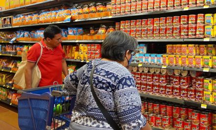 Confianza del consumidor en México cae por quinto mes consecutivo: Inegi