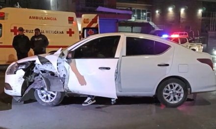 Ebrio lesiona a dos personas tras chocar en la colonia Nogales II Invadió carril tras dormitar