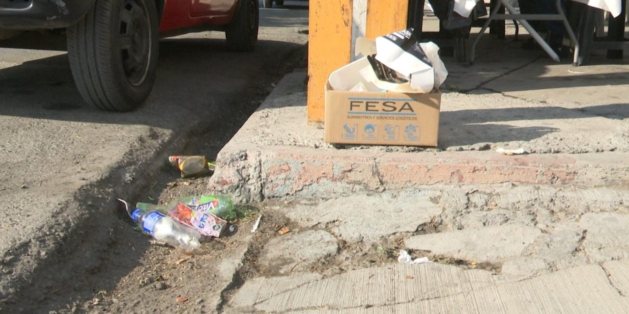 Exceso de basura en el IMSS