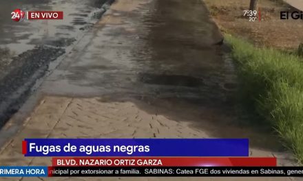 Reportan fuga de aguas negras en bulevar Nazario Ortiz Garza